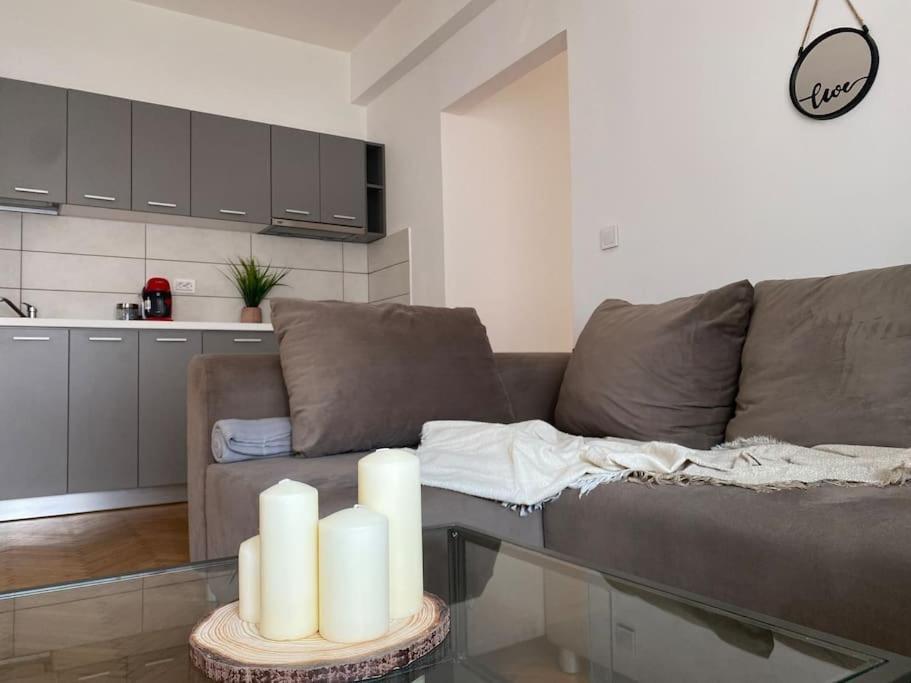 2 Bedroom Apartment With Terrace In City Center بوخارست المظهر الخارجي الصورة
