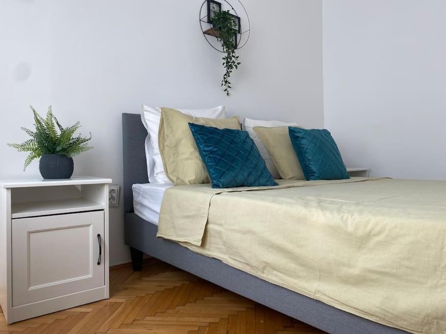 2 Bedroom Apartment With Terrace In City Center بوخارست المظهر الخارجي الصورة