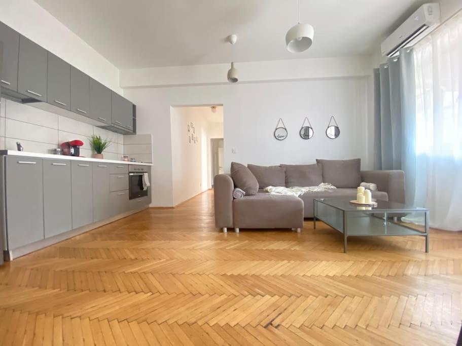 2 Bedroom Apartment With Terrace In City Center بوخارست المظهر الخارجي الصورة