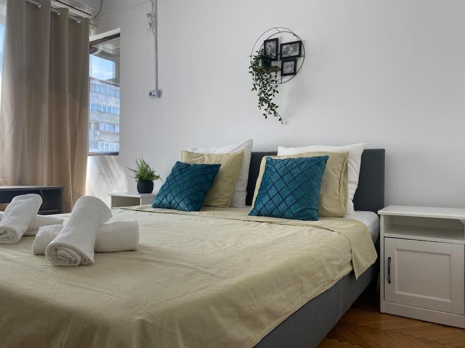 2 Bedroom Apartment With Terrace In City Center بوخارست المظهر الخارجي الصورة