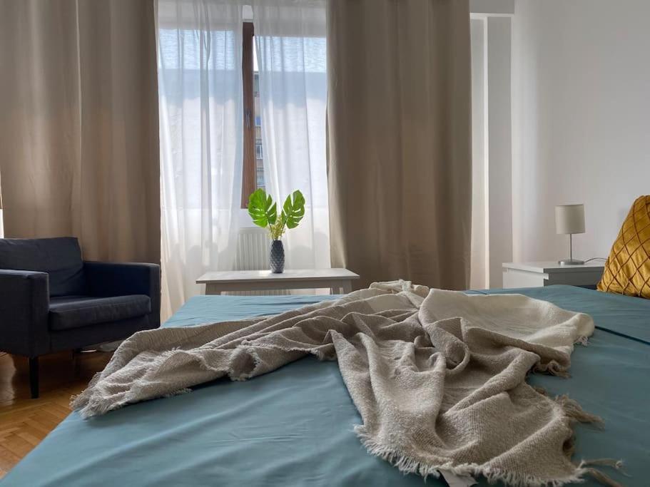 2 Bedroom Apartment With Terrace In City Center بوخارست المظهر الخارجي الصورة