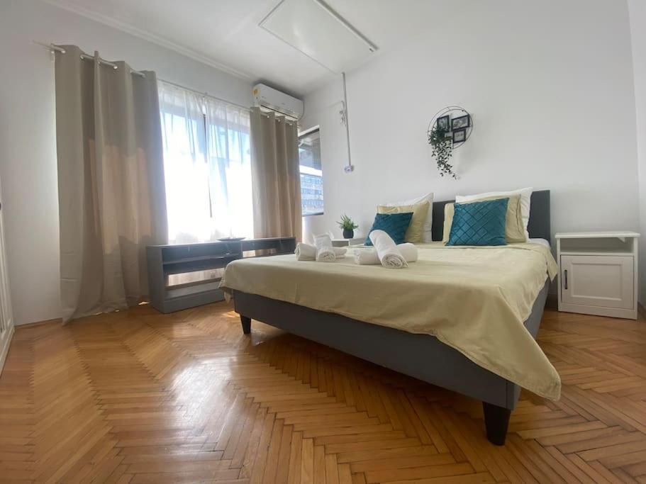 2 Bedroom Apartment With Terrace In City Center بوخارست المظهر الخارجي الصورة