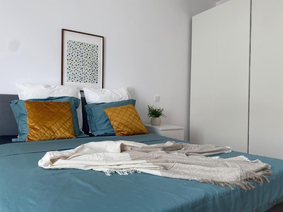 2 Bedroom Apartment With Terrace In City Center بوخارست المظهر الخارجي الصورة