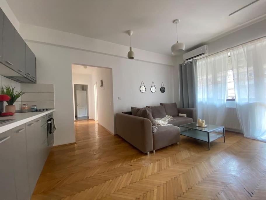 2 Bedroom Apartment With Terrace In City Center بوخارست المظهر الخارجي الصورة