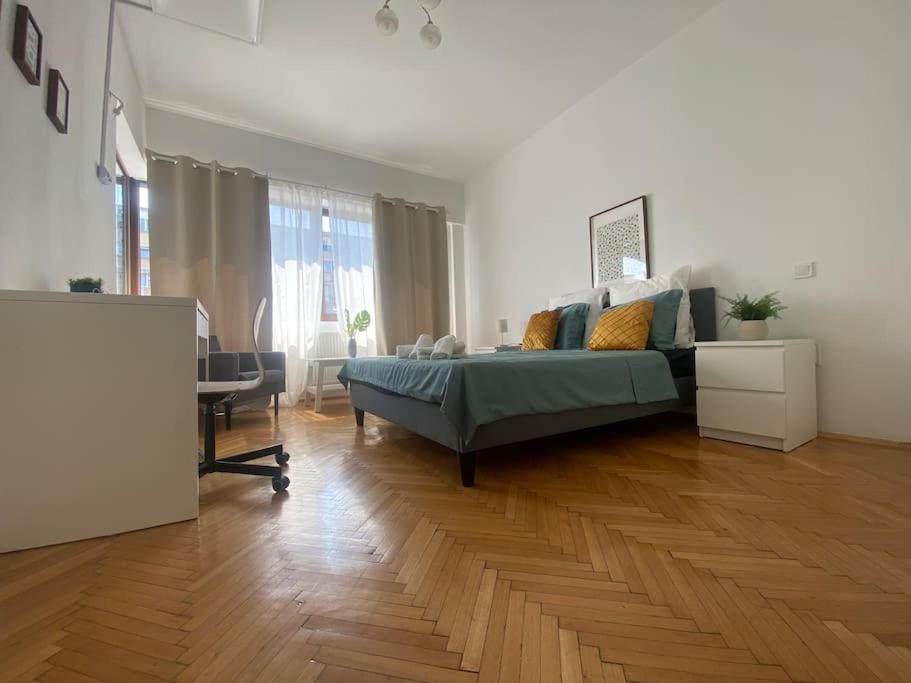 2 Bedroom Apartment With Terrace In City Center بوخارست المظهر الخارجي الصورة